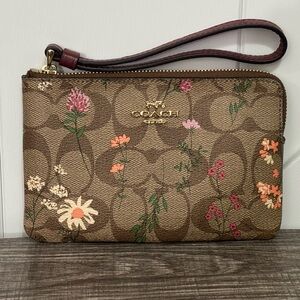 Coach Signature Canvas Corner Zip Wildflower Wristlet